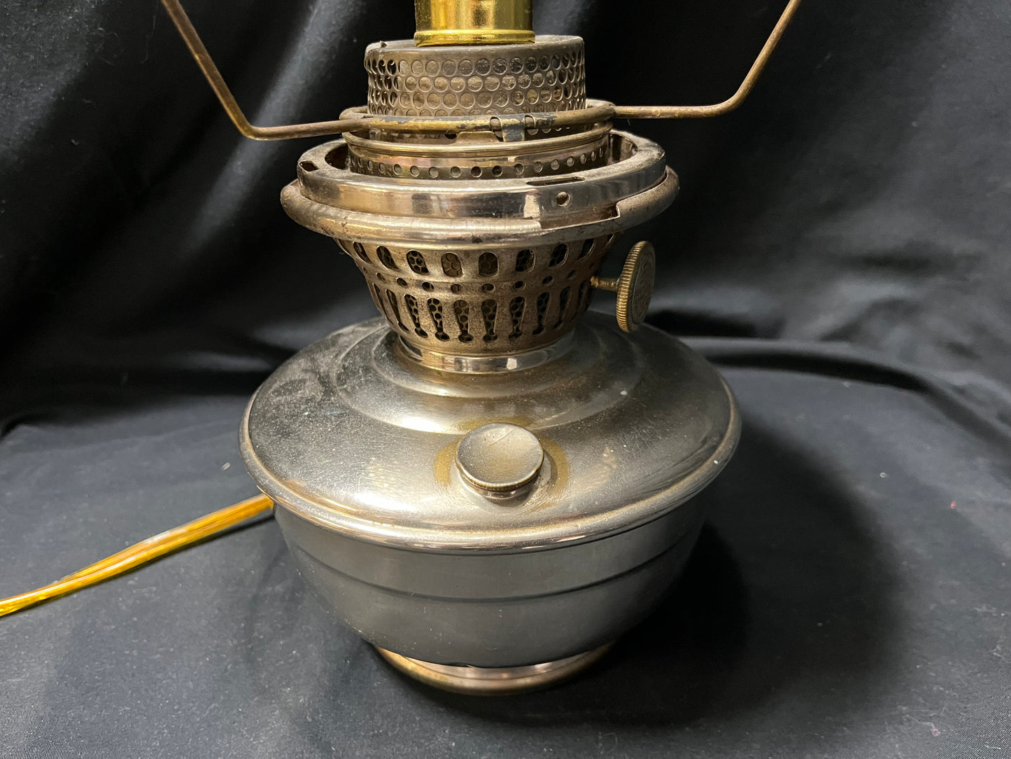 Aladdin Mantle Lamp Co. Model 12 Oil Lamp with Electric Conversion