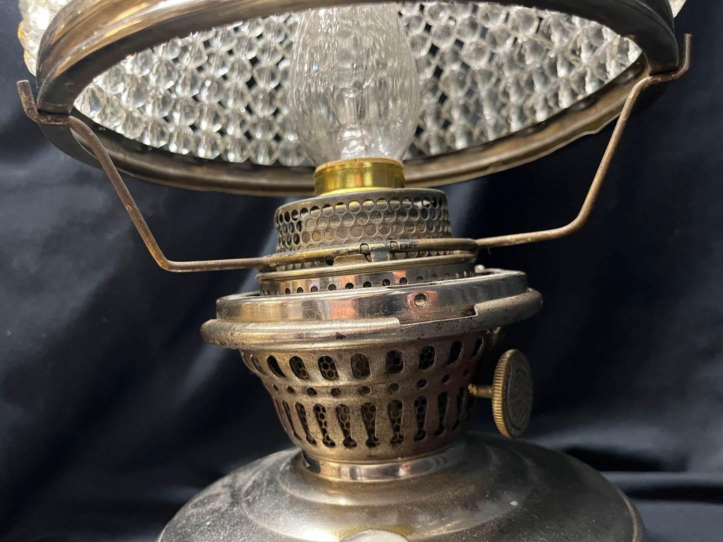 Aladdin Mantle Lamp Co. Model 12 Oil Lamp with Electric Conversion