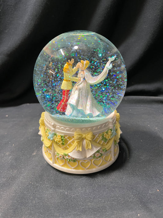 Enesco Disney Musical Snow Globe Cinderella Wedding Day