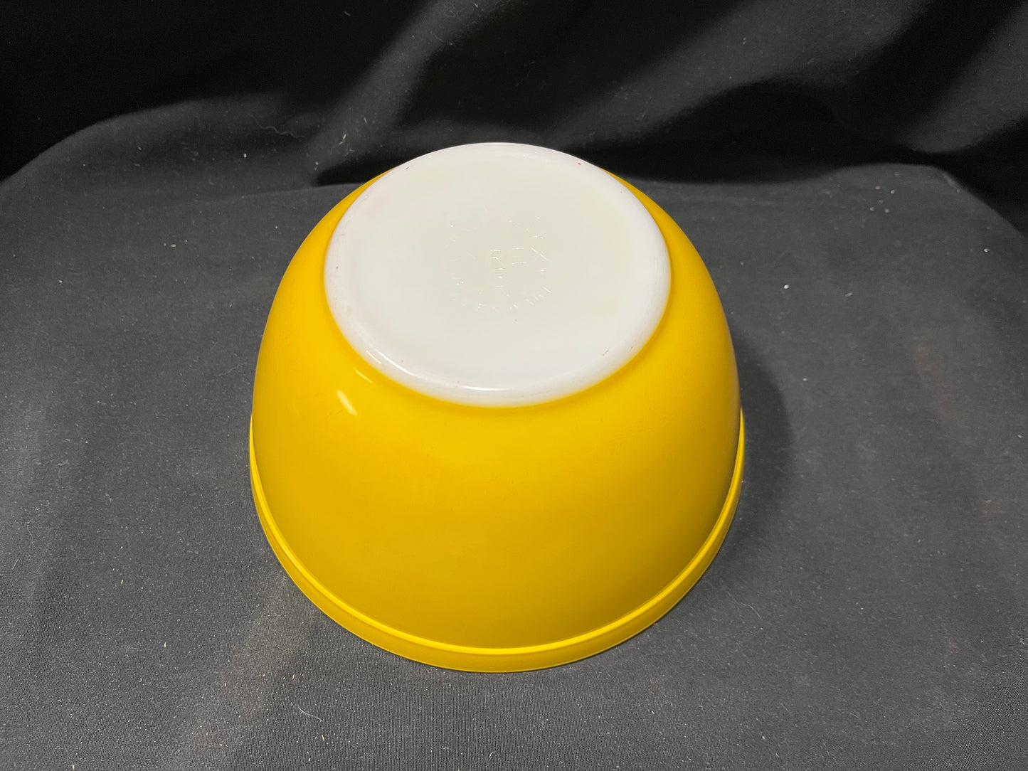 Yellow Pyrex Mixing Bowl 1.5 Qt 402