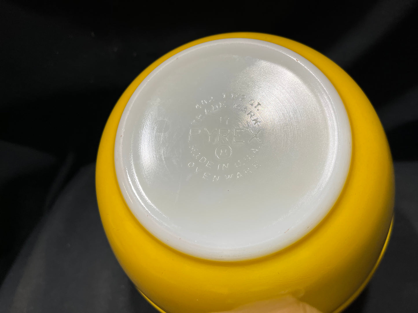 Yellow Pyrex Mixing Bowl 1.5 Qt 402