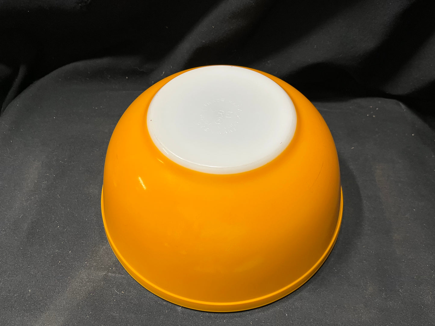 Orange Pyrex Mixing Bowl 2.5 Qt 403