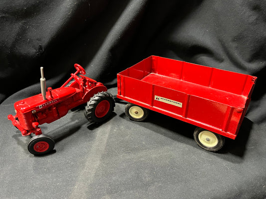 Farmall International Diecast Tractor and Wagon ERTL