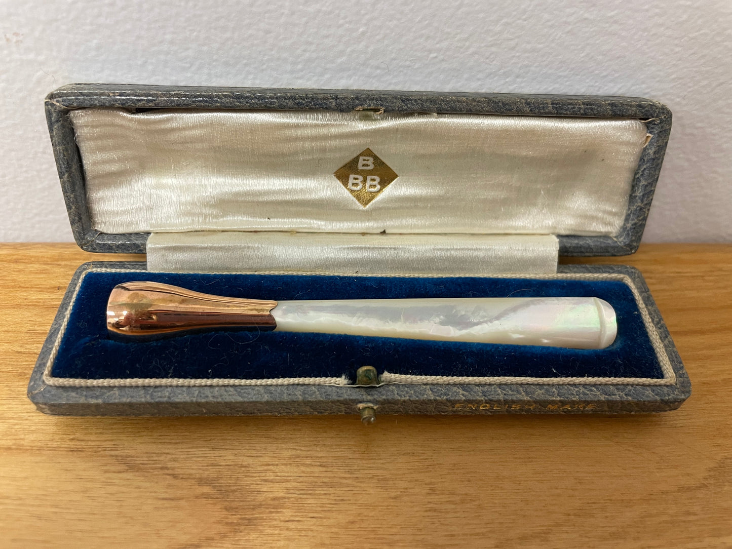 Mother of Pearl, Cigarette Holder (12/A/02)
